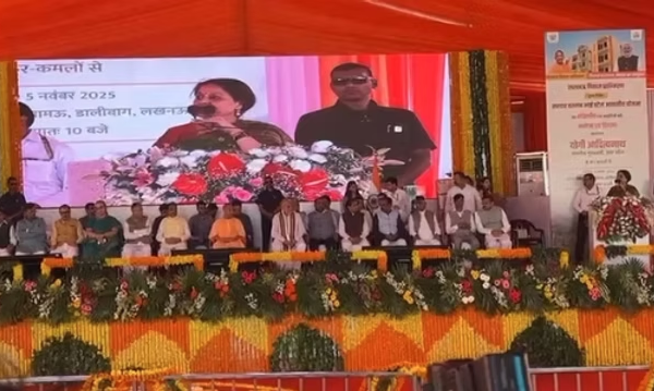 मुख्यमंत्री योगी आदित्यनाथ ने लाभार्थियों को सौंपीं अपने…