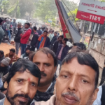 संविदा बिजली कर्मियों का शक्ति भवन पर प्रदर्शन