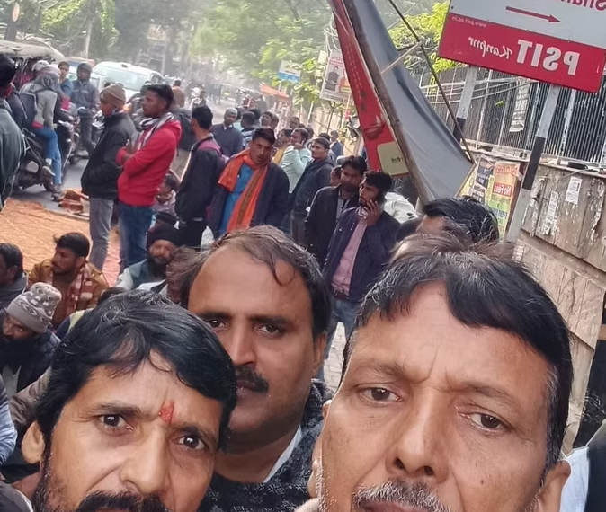 संविदा बिजली कर्मियों का शक्ति भवन…