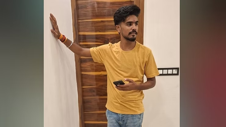 लखनऊ – होटल के बाहर&hellip;