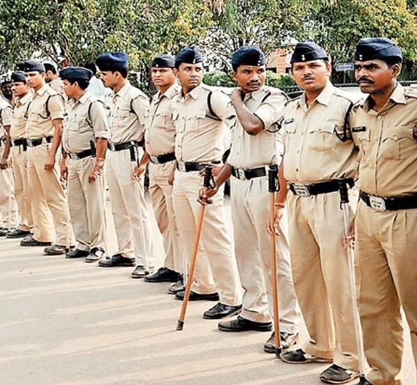 यूपी पुलिस भर्ती 2026: 32,679 पदों पर तीन…