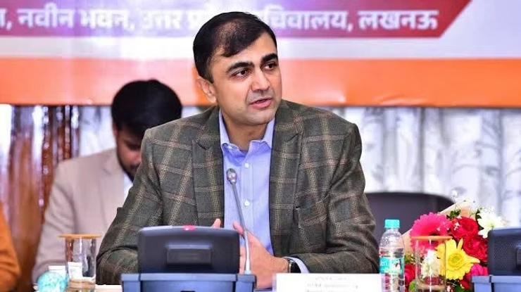 लखनऊ: निलंबित IAS अभिषेक प्रकाश SIT…