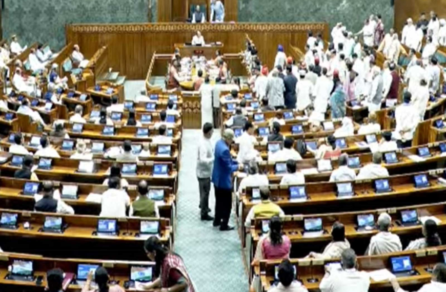 मानसून सत्र 2026: NEET और राम मंदिर दान गबन मामले पर हंगामे के बीच लोकसभा दोपहर 12 बजे तक स्थगित