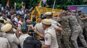 जंतर-मंतर के पास पथराव में घायल हुए ACP&hellip;