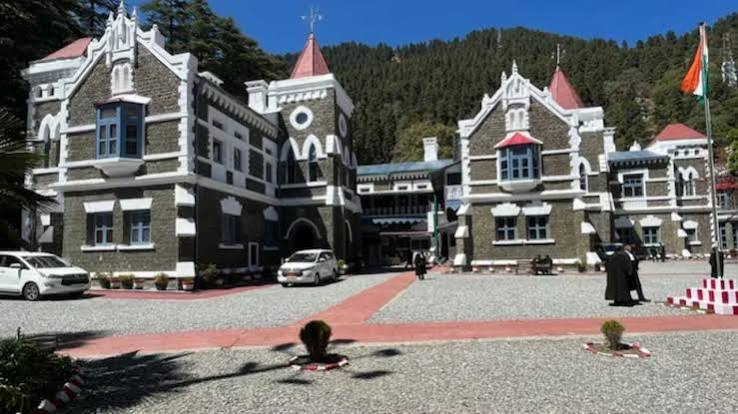 देहरादून में सरकारी नाले पर बेचे गए प्लाट,…