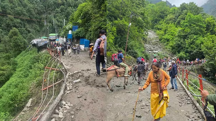 चारधाम यात्रा में फंसे 800&hellip;
