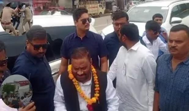 रायबरेली में पूर्व मंत्री स्वामी प्रसाद मौर्य पर हमला, हमलावर ने कहा: ‘सनातन का अपमान करते हैं’