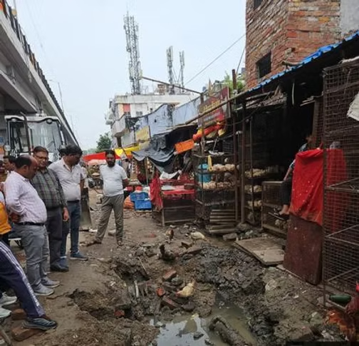 लखनऊ के टूडियागंज में 400 घरों और दुकानों…
