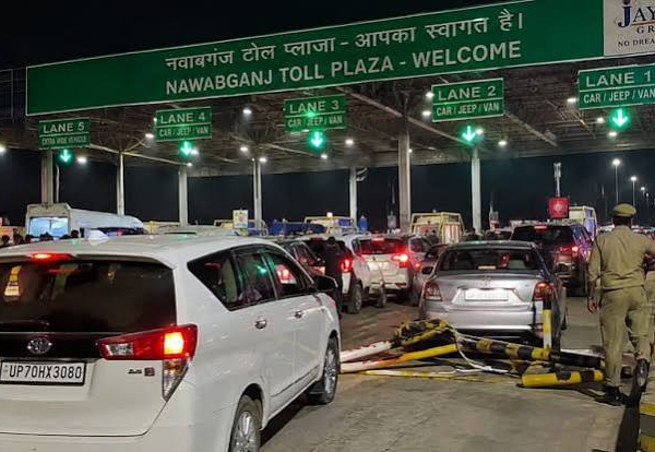 उमर अहमद के काफिले पर टोल प्लाजा में…