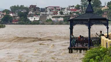 उत्तराखंड में फ्लैश फ्लड का अलर्ट, 12 जिलों…