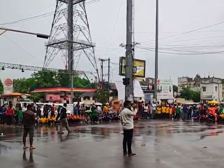 लखनऊ में जयप्रकाश नारायण स्कूल की छात्राओं का…