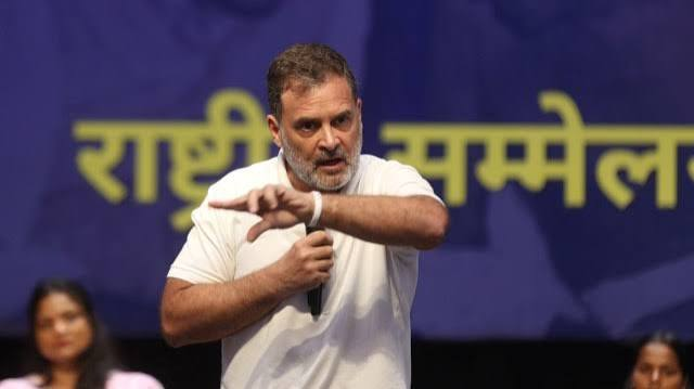 राहुल गांधी की याचिका पर सुप्रीम कोर्ट में…