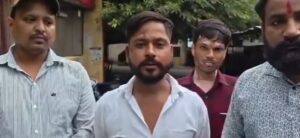 शाहजहांपुर में सराफा कारोबारी की बाइक में स्मैक&hellip;