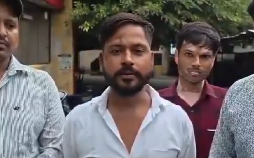 शाहजहांपुर में सराफा कारोबारी की बाइक में स्मैक…