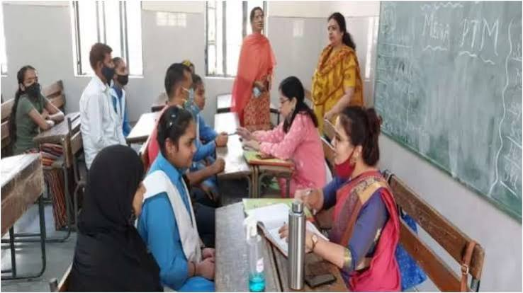 शाहजहांपुर के स्कूलों में PTM से मजबूत हुई…