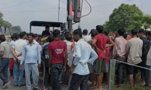 सीतापुर हाईवे पर ग्रामीणों का विरोध, रेलिंग लगाने&hellip;