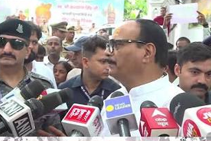 UPSSSC अभ्यर्थियों ने ब्रजेश पाठक से की मुलाकात,&hellip;