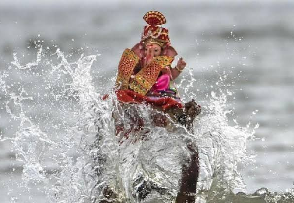 गणेश विसर्जन पर रोक की मांग, हल्द्वानी में पहाड़ी आर्मी का प्रदर्शन