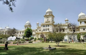 लखनऊ विश्वविद्यालय में कक्षाओं पर सख्ती, उपस्थिति अनिवार्य
