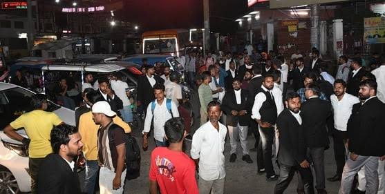 वकील से मारपीट के विरोध में प्रदर्शन